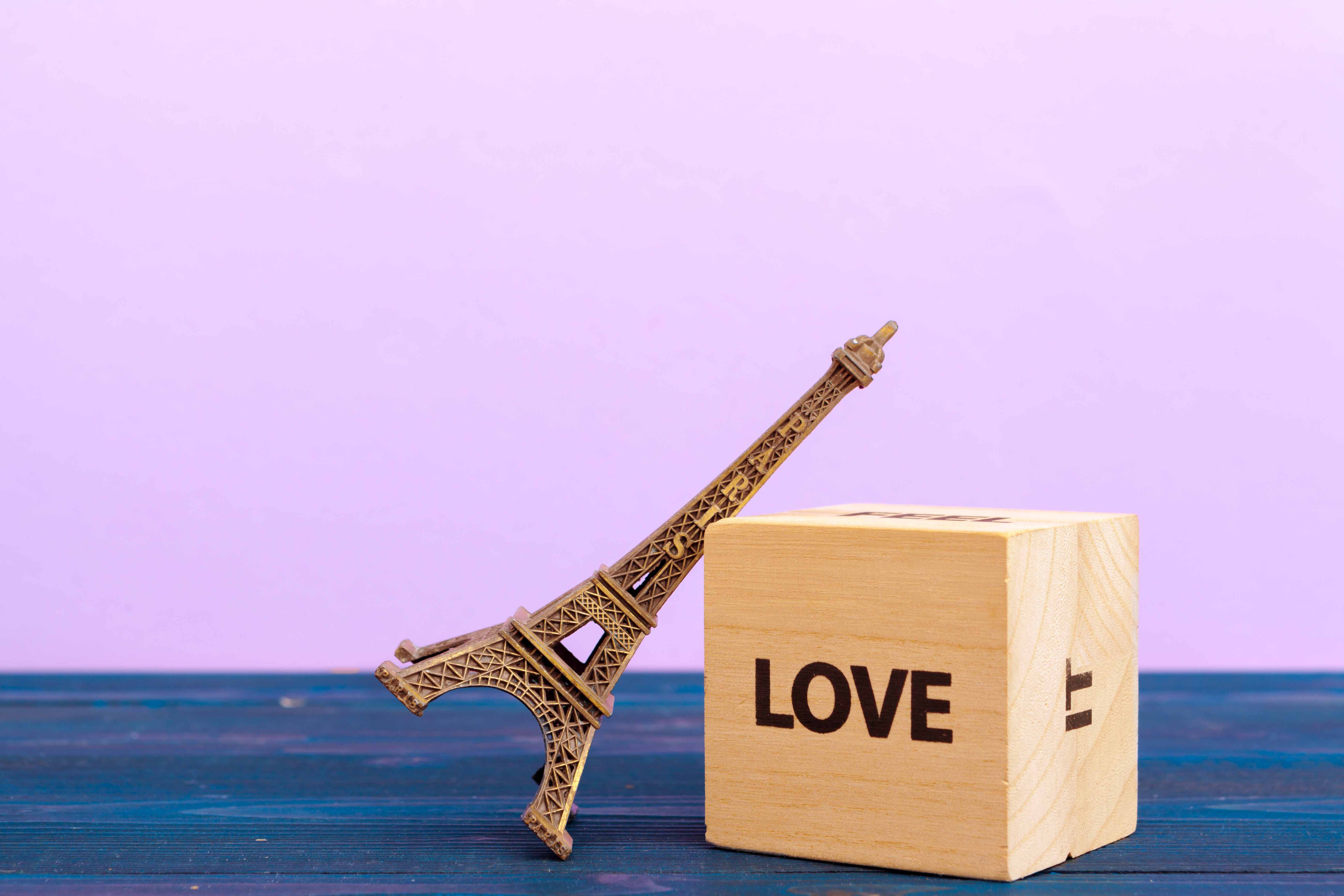 Эйфелева башня в кино и поп-культуре: как она стала символом романтики